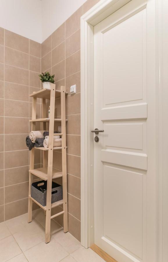 Cozy Modern Studio - Great For Short Trips Рига Екстериор снимка